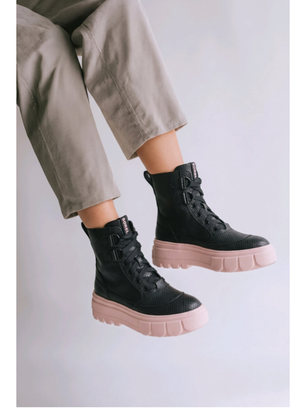 Sorel Caribou X Lace Waterproof Boot Black and Pink. Size 7.5